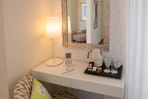 tavolo allegri B&B Firenze Canto degli Aranci